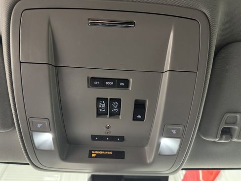 Used 2017 Chevrolet Silverado 1500 High Country image 22