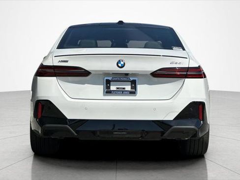 New 2026 BMW 530i xDrive w/ M Sport Package AWD/4WD image 4