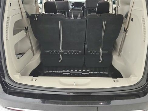 Used 2022 Chrysler Pacifica Touring-L image 23