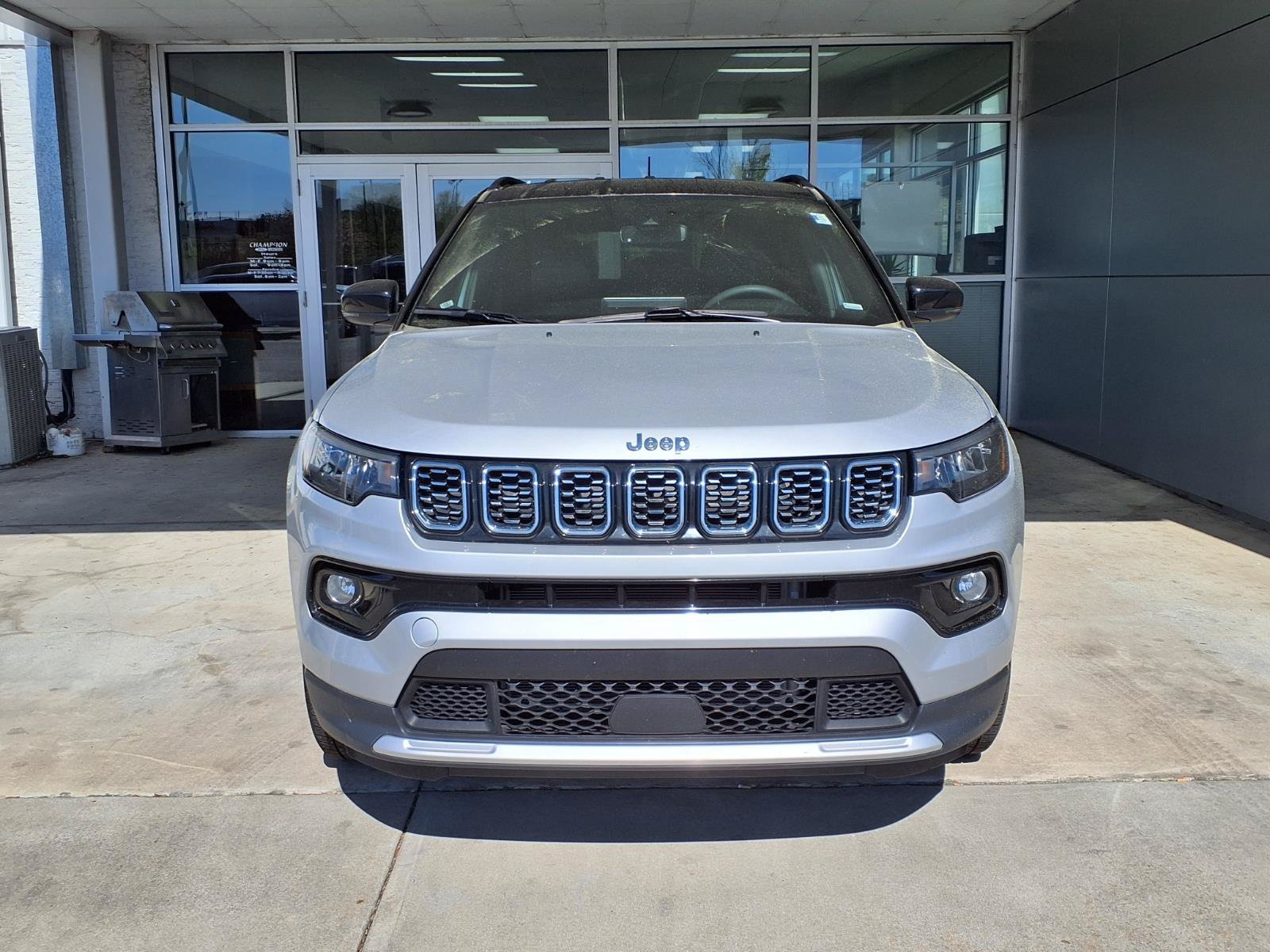 Used 2024 Jeep Compass Limited AWD/4WD image 2