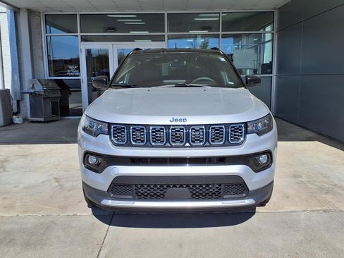 Used 2024 Jeep Compass Limited AWD/4WD image 2