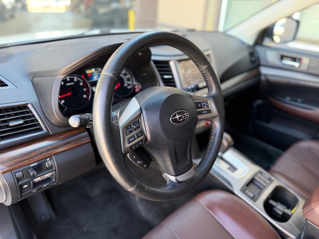 Used 2013 Subaru Outback 2.5i Limited w/ Special Appearance Pkg AWD/4WD image 16