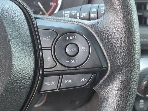 Used 2025 Toyota RAV4 XLE FWD image 23