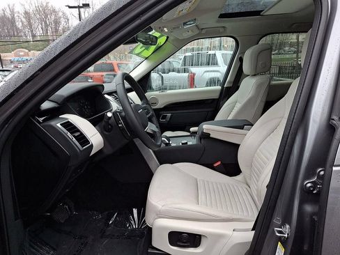 Used 2025 Land Rover Discovery S AWD/4WD image 17
