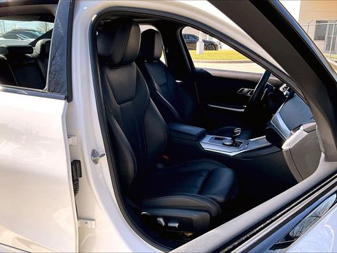 Used 2022 BMW 330i Sedan w/ M Sport Package image 8