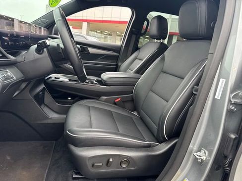 Used 2025 Buick Enclave Preferred image 16