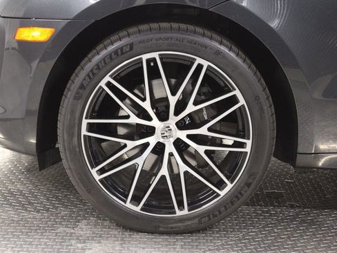 Certified 2023 Porsche Macan Turbo image 15