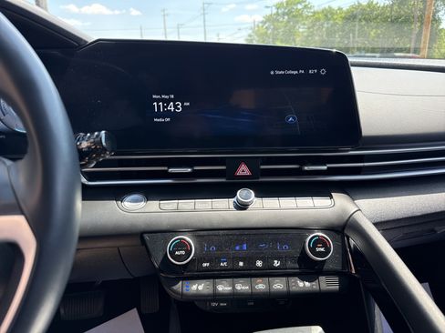 Certified 2023 Hyundai Elantra Limited FWD image 24