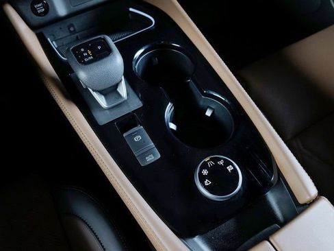 Used 2025 Nissan Rogue Platinum w/ Platinum Premium Package image 16