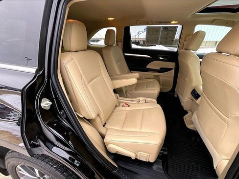 Used 2019 Toyota Highlander XLE image 26