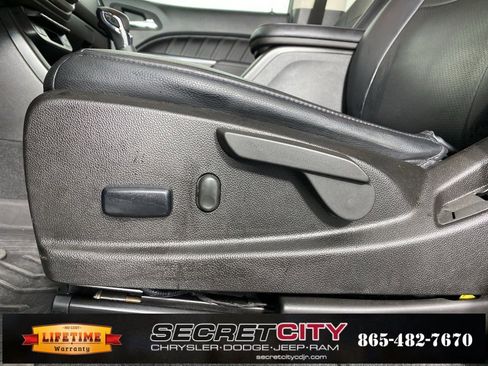 Used 2022 GMC Canyon Denali image 12