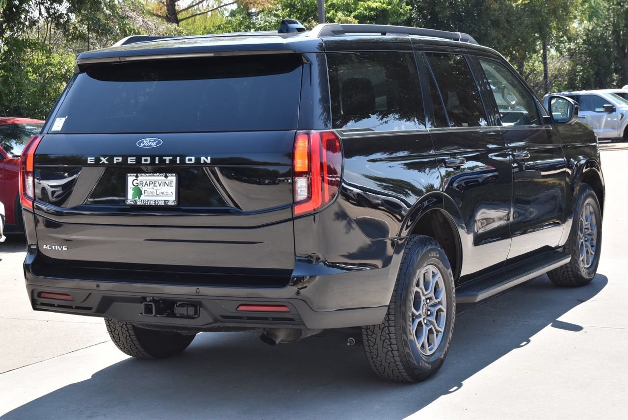 Used 2025 Ford Expedition Active RWD image 8
