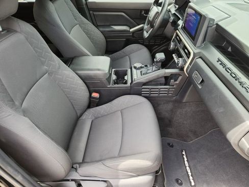 Certified 2024 Toyota Tacoma SR AWD/4WD image 12