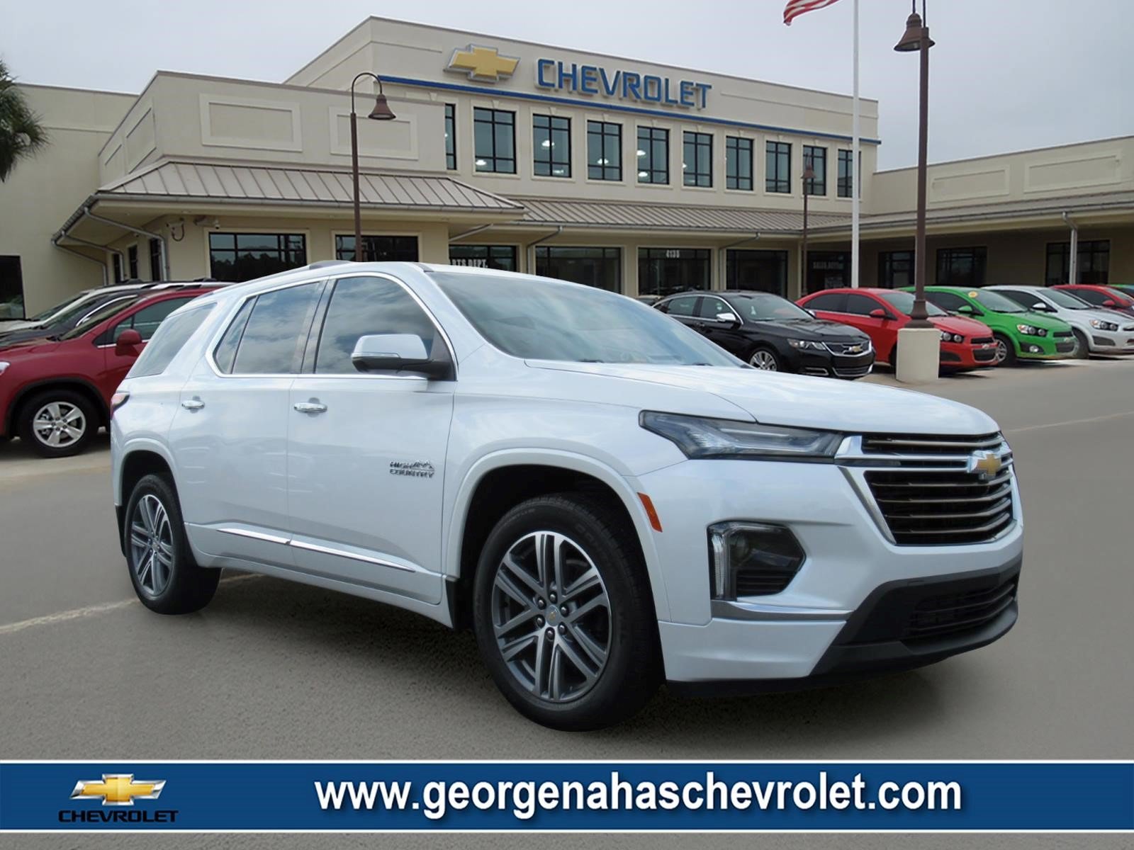 Certified 2023 Chevrolet Traverse High Country FWD image 1