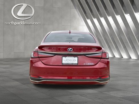 Certified 2022 Lexus ES 300h F Sport FWD image 28