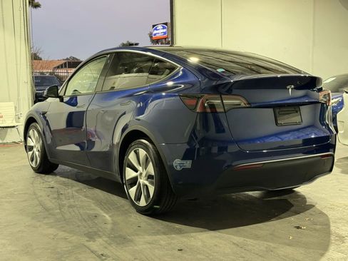 Used 2021 Tesla Model Y 2WD image 2