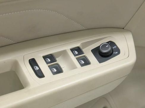 Certified 2022 Volkswagen Atlas SE w/ Black Wheel Package FWD image 27