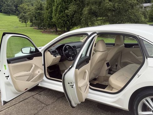 Used 2015 Volkswagen Passat TDI SE FWD image 5