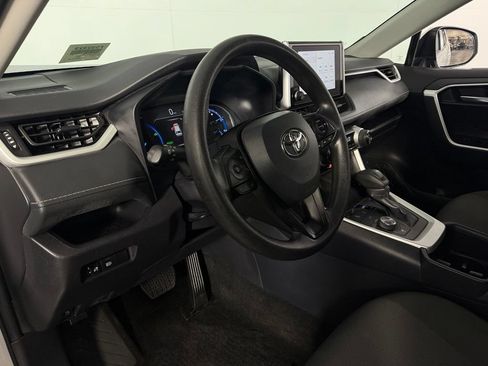 Used 2025 Toyota RAV4 XLE AWD/4WD image 19