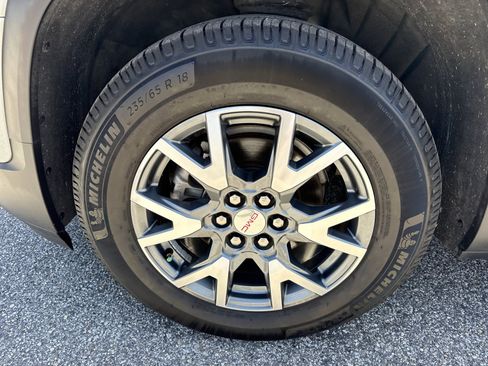 Used 2023 GMC Acadia SLT AWD/4WD image 10