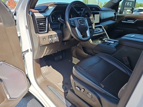 Used 2024 GMC Sierra 2500 Denali w/ Denali Reserve Package AWD/4WD image 13