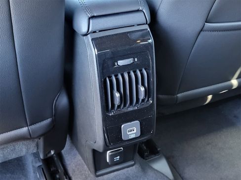 New 2026 Jeep Compass Latitude image 19