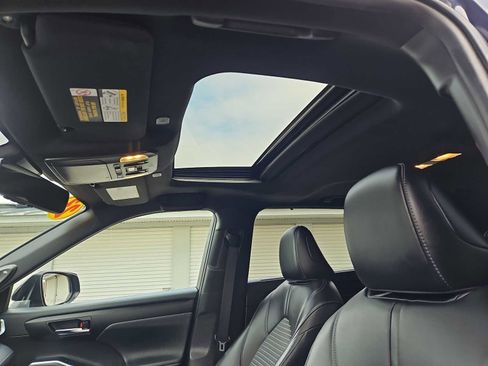 Used 2023 Toyota Highlander XSE image 17