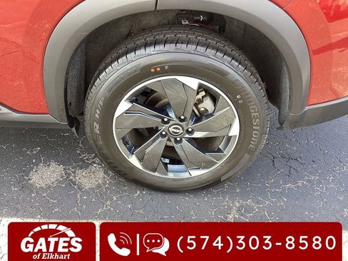 Used 2024 Nissan Rogue SV image 32