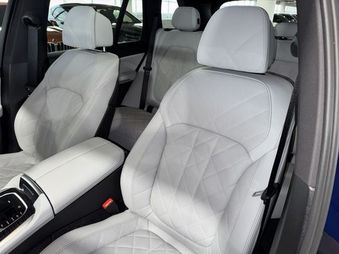 Used 2025 BMW X5 xDrive40i w/ M Sport Package AWD/4WD image 33