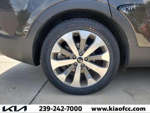 Used 2021 Kia Telluride EX w/ EX Premium Package AWD/4WD image 7