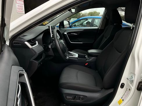 Used 2025 Toyota RAV4 XLE image 10