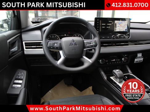 New 2025 Mitsubishi Outlander SE image 11