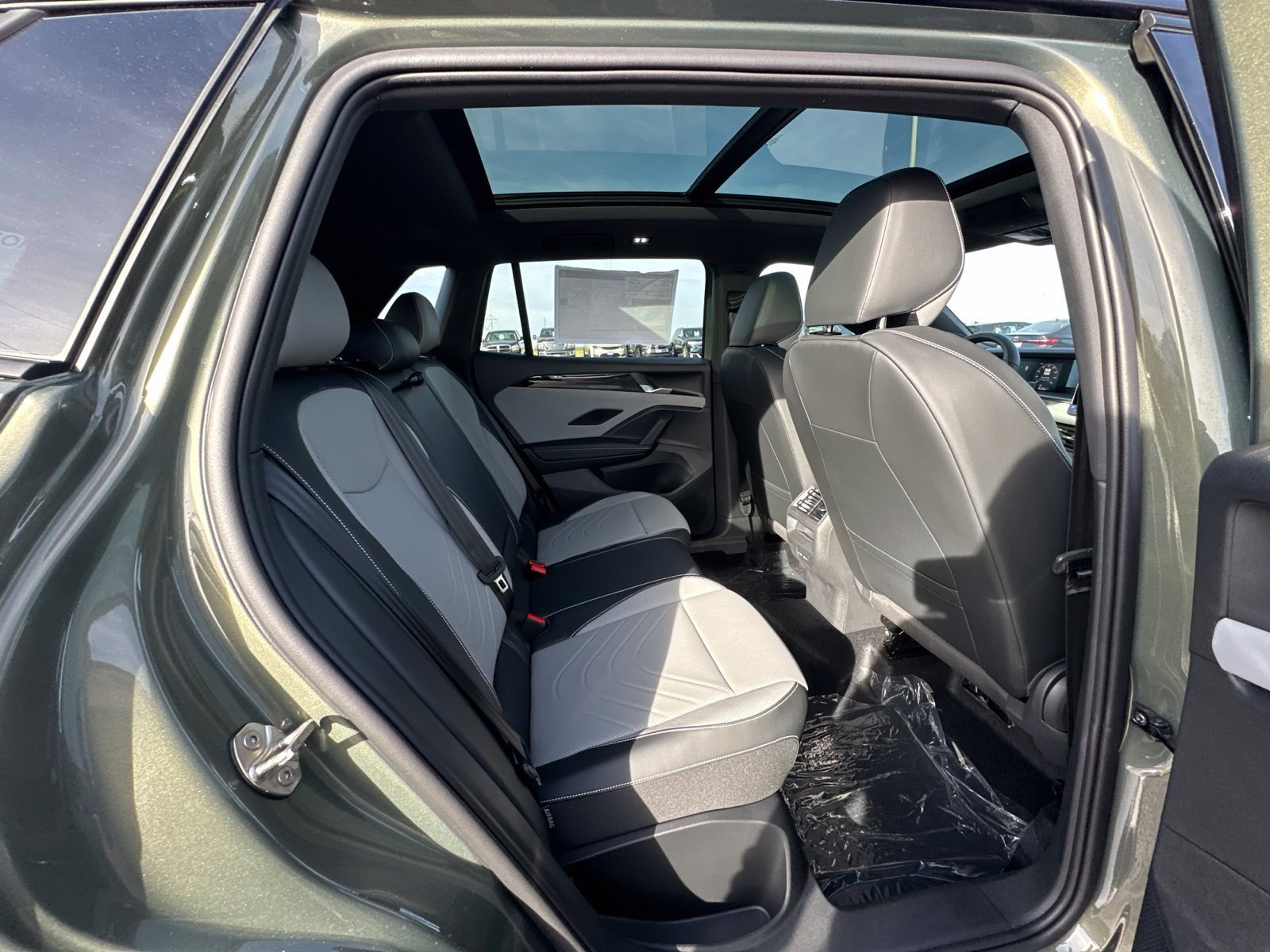 New 2026 Volkswagen Tiguan SE R-Line AWD/4WD image 30