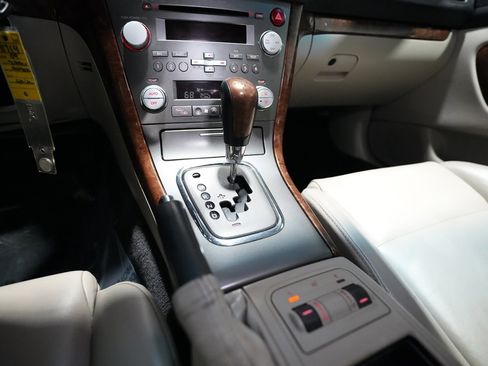 Used 2009 Subaru Outback 2.5i Limited image 17