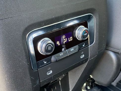Used 2022 GMC Yukon XL AT4 AWD/4WD image 28