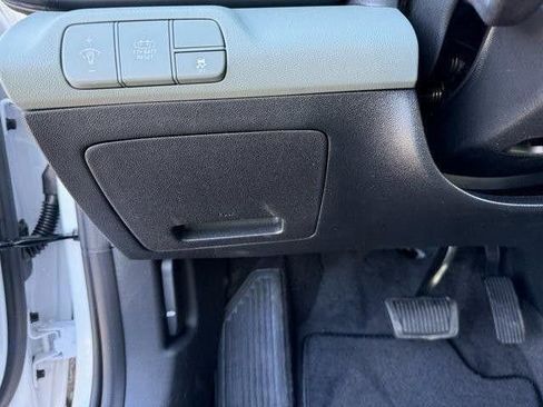 Used 2025 Hyundai Elantra Limited FWD image 20