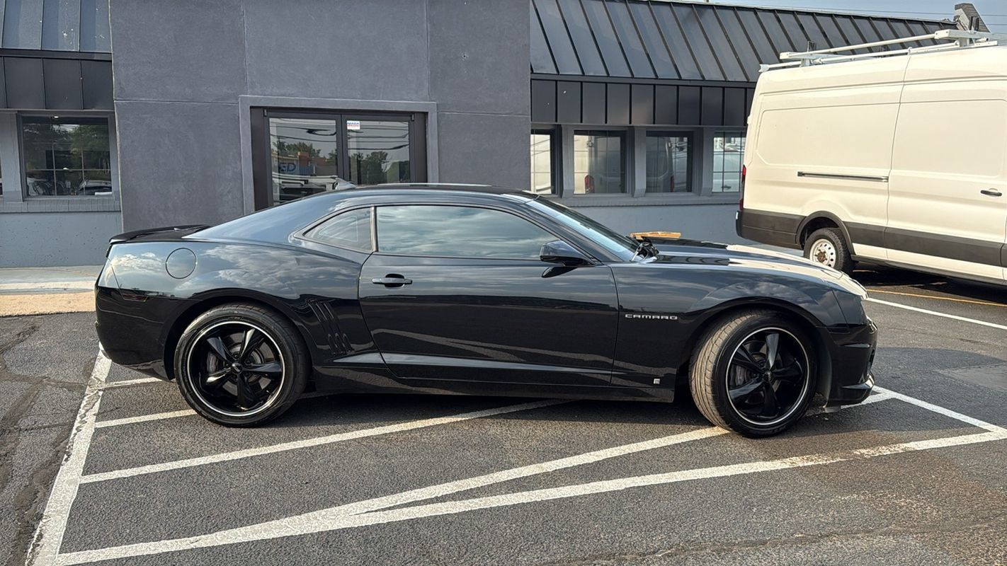 Used 2010 Chevrolet Camaro SS RWD image 2