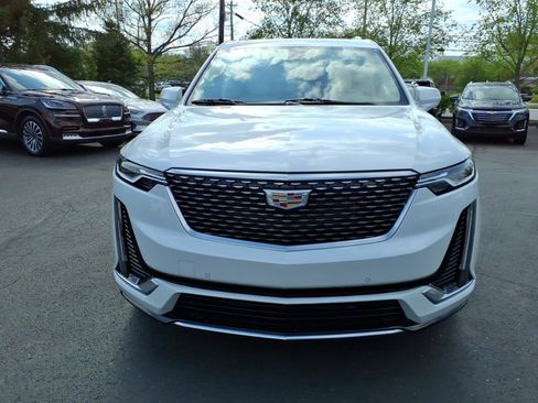 Used 2023 Cadillac XT6 Premium Luxury AWD/4WD image 2