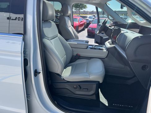 Used 2025 Ford Expedition Active AWD/4WD image 48