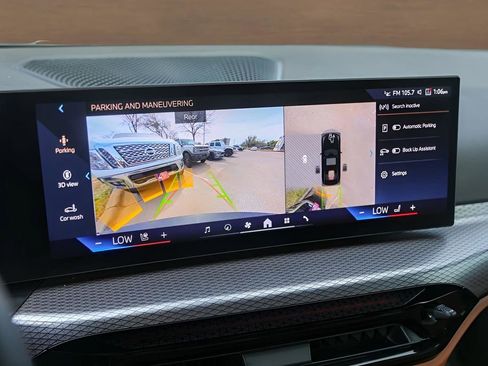 Used 2025 BMW 330i Sedan w/ Premium Package image 17