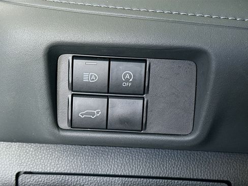 Used 2024 Toyota Highlander LE image 17