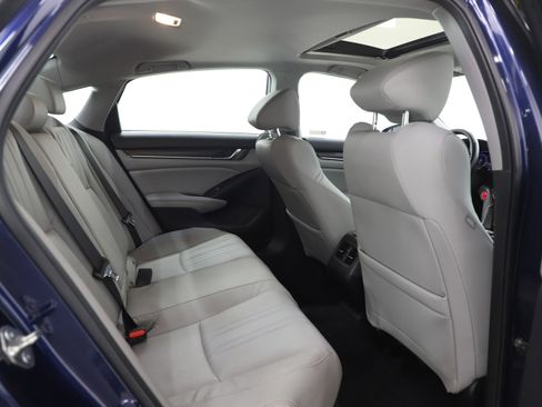 Used 2018 Honda Accord Touring image 12