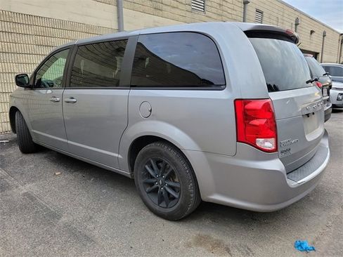Used 2020 Dodge Grand Caravan GT image 3