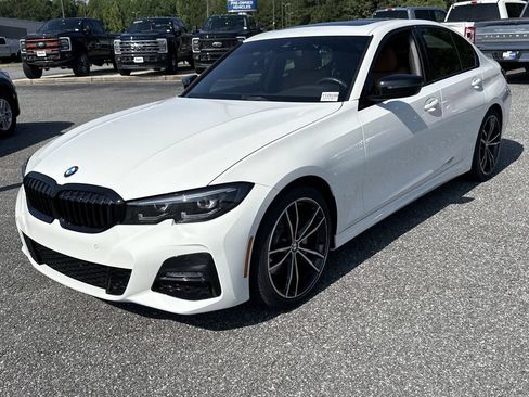 Used 2022 BMW 330i Sedan w/ M Sport Package RWD image 3