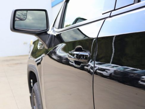 New 2026 GMC Sierra 1500 Elevation image 9