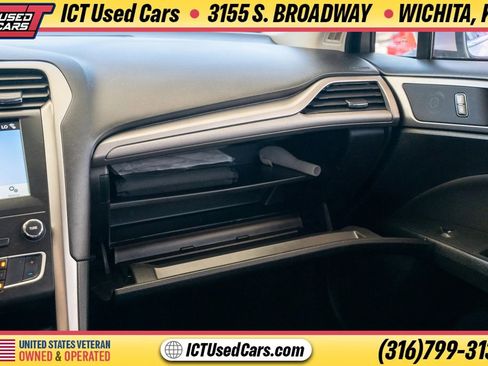 Used 2019 Ford Fusion SE FWD image 24