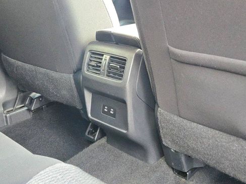 Used 2025 Nissan Rogue SV AWD/4WD image 9