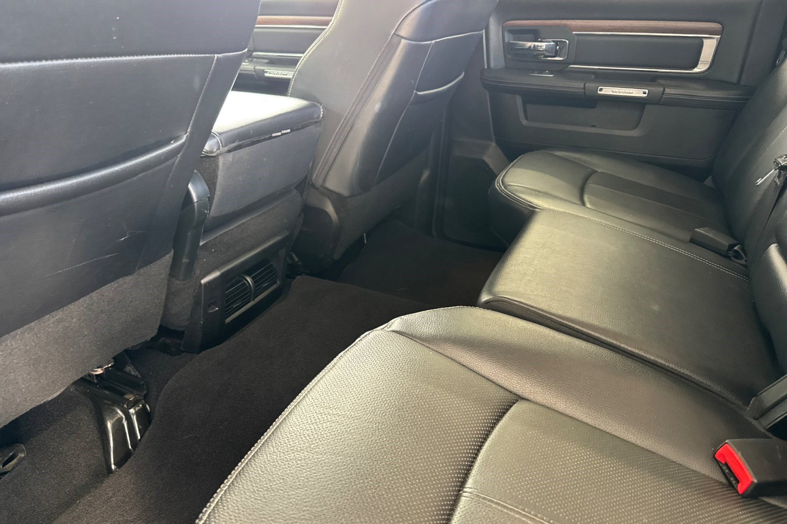 Used 2019 RAM 1500 Laramie AWD/4WD image 15