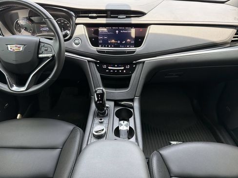 Used 2025 Cadillac XT6 Luxury FWD image 15