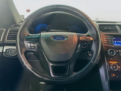 Used 2017 Ford Explorer XLT FWD image 17